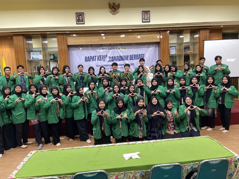 Rapat Kerja Ormawa Fakultas Ekonomi Unusida 2025 dan Santunan Anak Yatim di PC Muslimat NU Sidoarjo